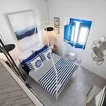Small Historic Townhouse By Promenade Near Beaches Hébergement de vacances