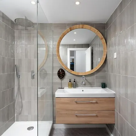 Small Historic Townhouse By Promenade Near Beaches Casa de Férias *