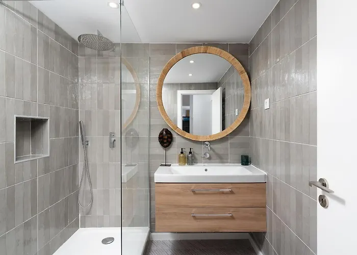 Small Historic Townhouse By Promenade Near Beaches בית נופש *