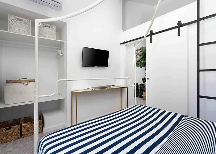 בית נופש Small Historic Townhouse By Promenade Near Beaches פורטימאו