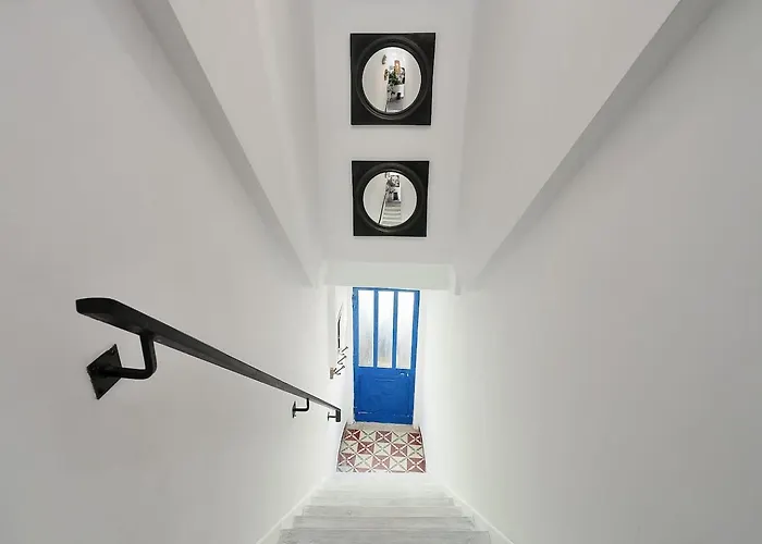 Small Historic Townhouse By Promenade Near Beaches פורטימאו