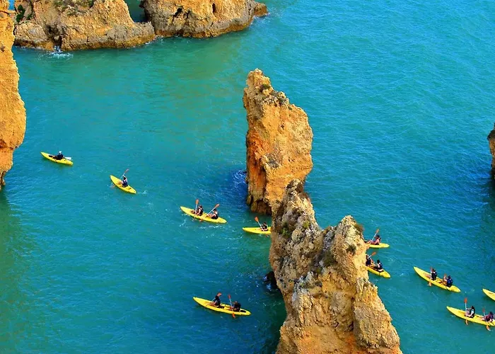 Small Historic Townhouse By Promenade Near Beaches בית נופש