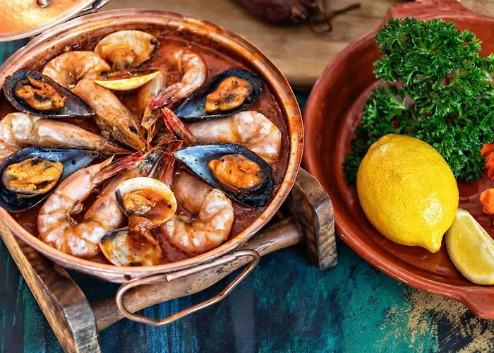 בית נופש Small Historic Townhouse By Promenade Near Beaches *