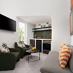 Small Historic Townhouse By Promenade Near Beaches Portimão