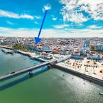 Small Historic Townhouse By Promenade Near Beaches Casa de Férias