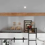 Будинок відпочинку Small Historic Townhouse By Promenade Near Beaches Портіман