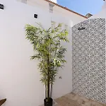 Casa de Férias Small Historic Townhouse By Promenade Near Beaches *