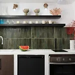 Будинок відпочинку Small Historic Townhouse By Promenade Near Beaches Портіман