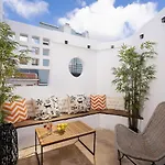 Small Historic Townhouse By Promenade Near Beaches Portimão