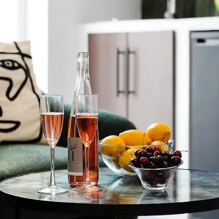 Small Historic Townhouse By Promenade Near Beaches * Portimão