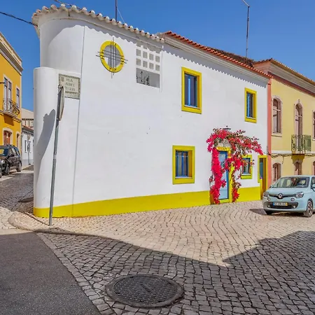 Small Historic Townhouse By Promenade Near Beaches Будинок відпочинку *