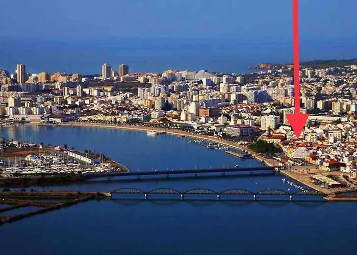 Small Historic Townhouse By Promenade Near Beaches *