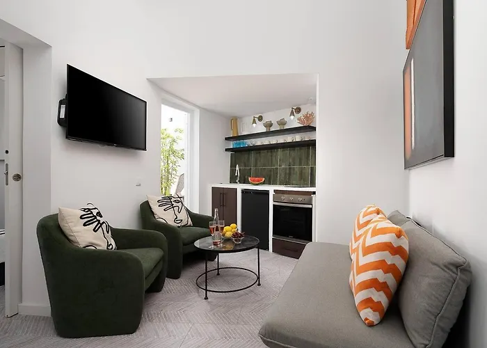 Small Historic Townhouse By Promenade Near Beaches Portimão