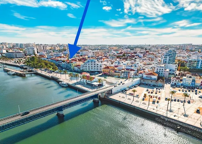 Small Historic Townhouse By Promenade Near Beaches Casa de Férias