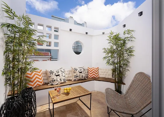 Small Historic Townhouse By Promenade Near Beaches Portimão