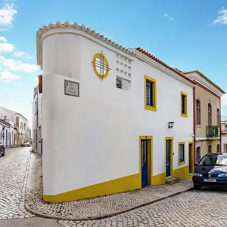 Small Historic Townhouse By Promenade Near Beaches Portimao