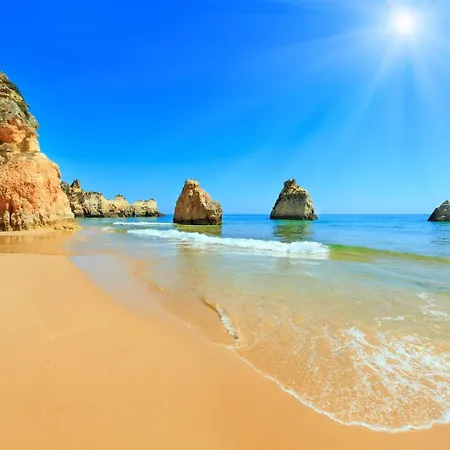 Small Historic Townhouse By Promenade Near Beaches Holiday home *