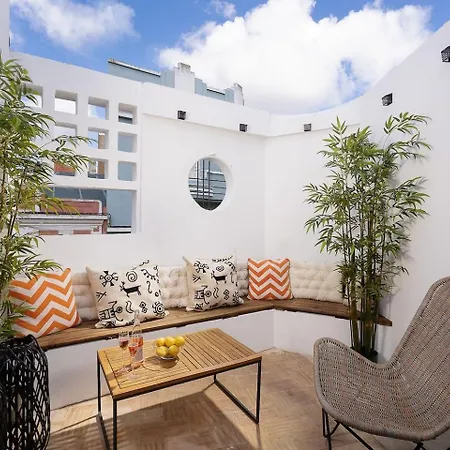 Small Historic Townhouse By Promenade Near Beaches Portimao